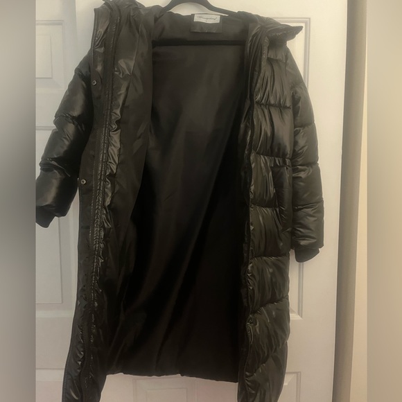 BLK SHINY LONG PUFFER JACKET. RUNS SMALL SZ L FITS MEDUIM OR BIGGER SMALL. - Picture 3 of 3